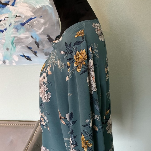 Floral knotted teal blouse - Picture 10 of 12